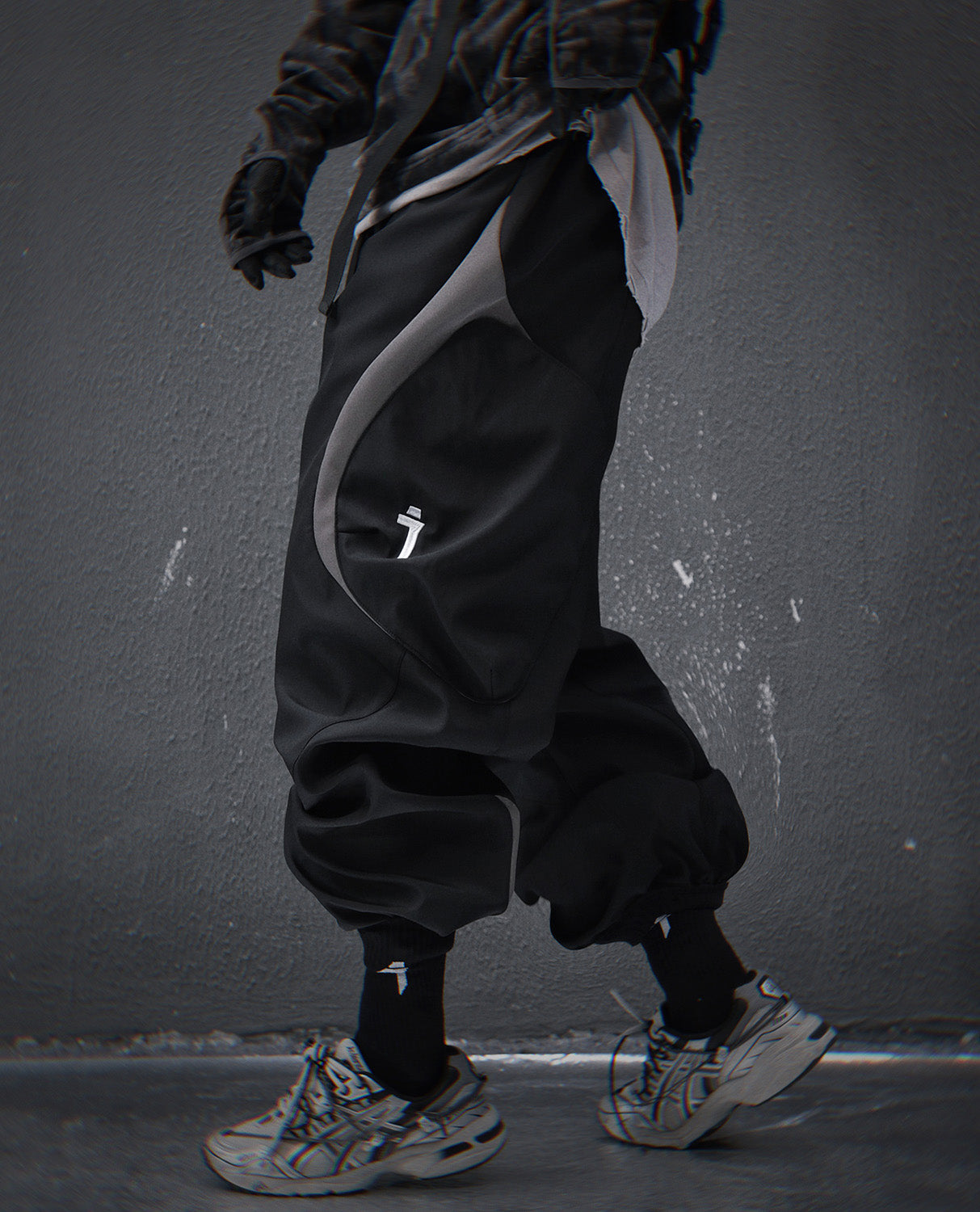 HiP44 Black Alien Tech Joggers