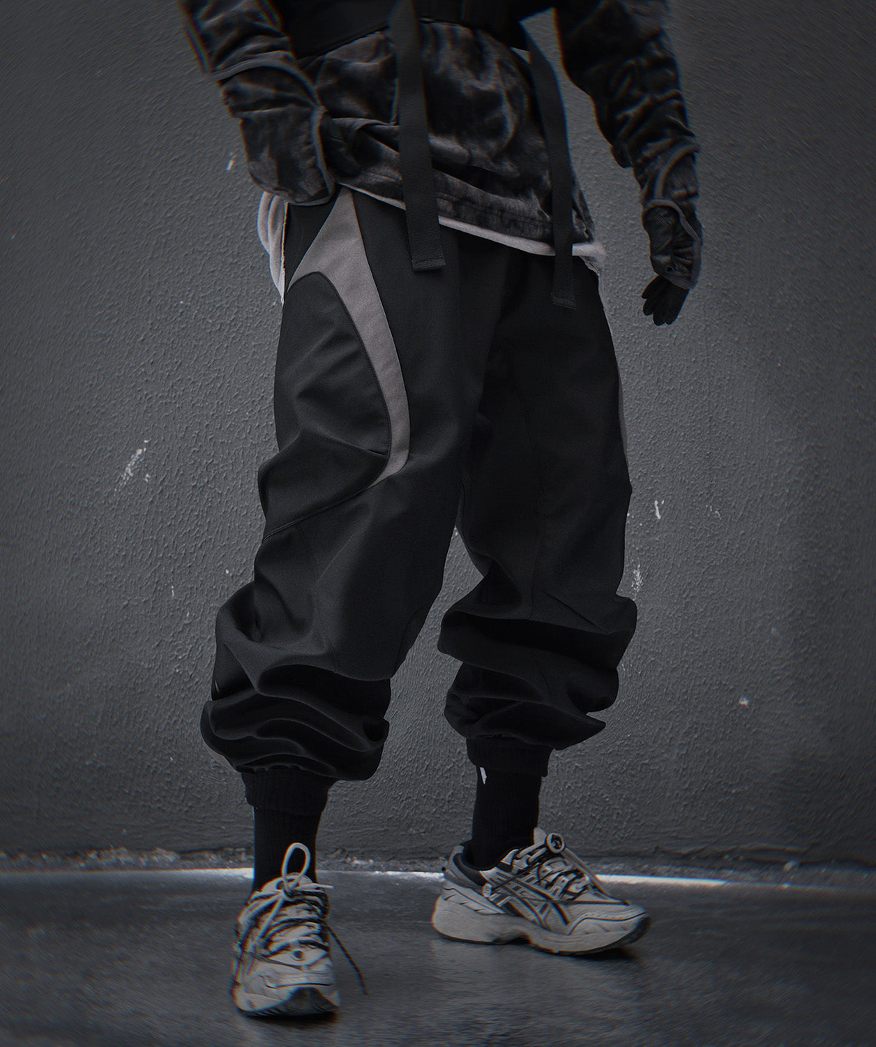 HiP44 Black Alien Tech Joggers